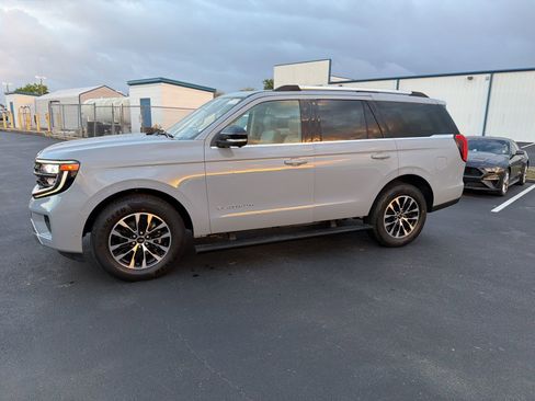 Used 2025 Ford Expedition Platinum image 15