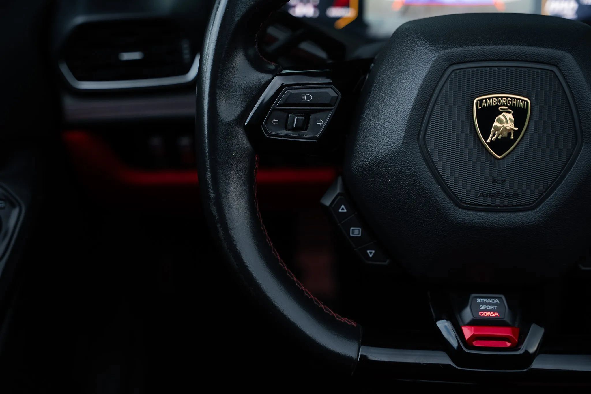 Used 2021 Lamborghini Huracan EVO RWD image 28