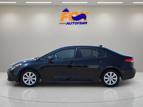 Used 2025 Toyota Corolla LE FWD image 2