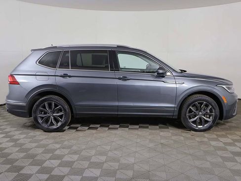 Used 2023 Volkswagen Tiguan SE w/ Panoramic Sunroof Package image 19
