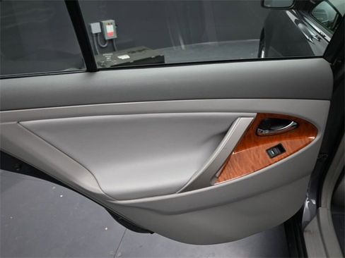 Used 2011 Toyota Camry XLE image 15