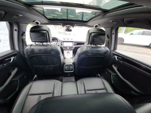 Used 2021 Porsche Macan AWD/4WD image 28