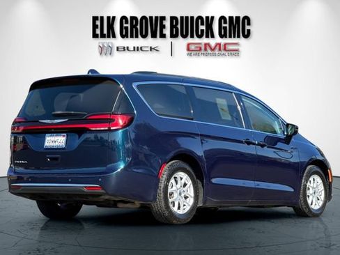 Used 2022 Chrysler Pacifica Touring-L FWD image 4