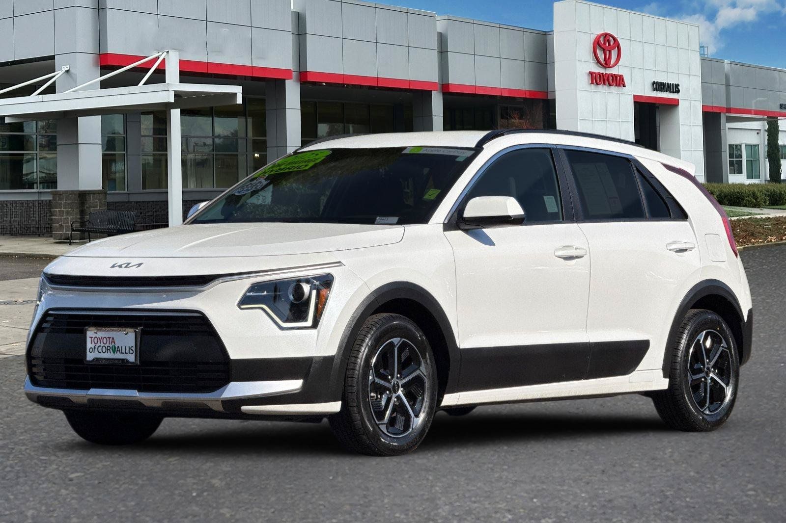 Used 2025 Kia Niro LX FWD image 8