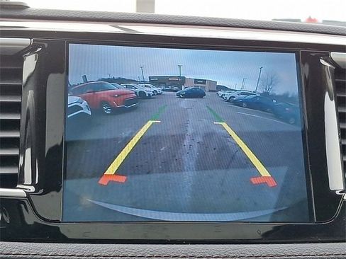 Used 2017 Chrysler Pacifica Limited image 20