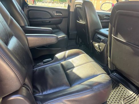 Used 2013 GMC Yukon XL SLT w/ SLT-2 Equipment Package AWD/4WD image 13