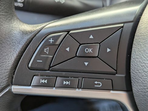 Used 2023 Nissan Kicks SV image 16