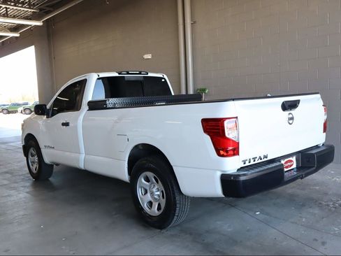 Used 2019 Nissan Titan S image 3