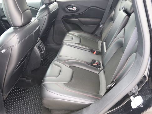 Used 2021 Jeep Cherokee Trailhawk AWD/4WD image 22