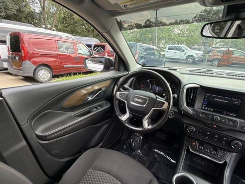 Used 2020 GMC Terrain SLE w/ Elevation Edition FWD image 12