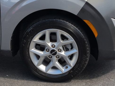 Used 2023 Kia Soul LX w/ LX Technology Package FWD image 8