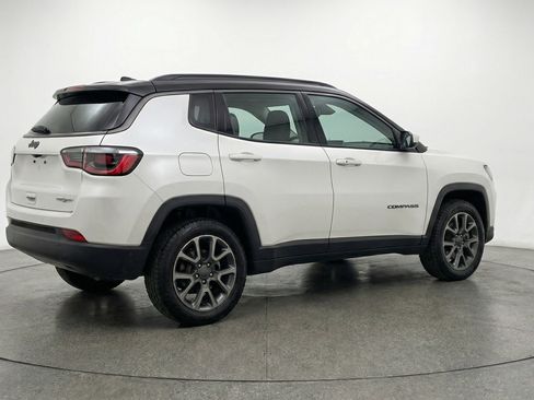 Used 2025 Jeep Compass Trailhawk AWD/4WD image 9