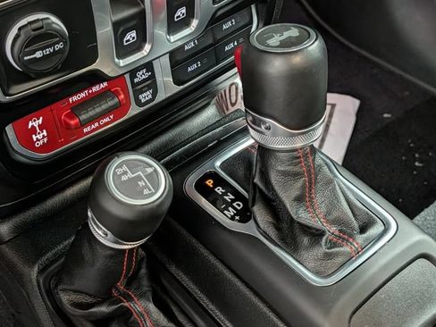 Used 2023 Jeep Wrangler Rubicon w/ Cold Weather Group AWD/4WD image 25