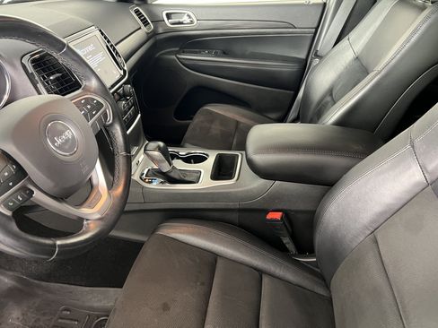 Used 2021 Jeep Grand Cherokee Laredo X AWD/4WD image 4