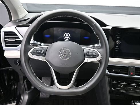 Certified 2025 Volkswagen Taos SE w/ Panoramic Sunroof Package image 16