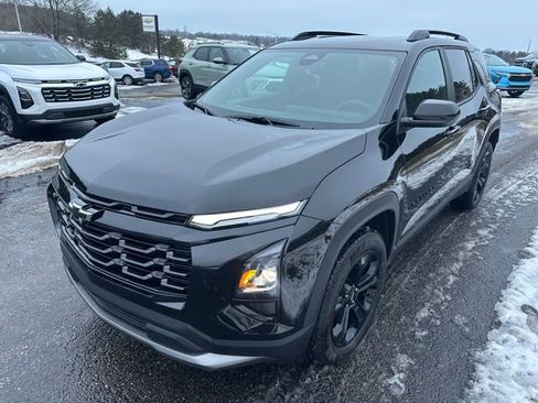 Used 2025 Chevrolet Equinox LT w/ Convenience Package II image 2