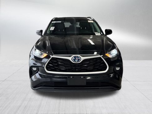 Used 2023 Toyota Highlander XLE image 6