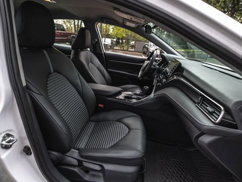 Used 2024 Toyota Camry SE image 27