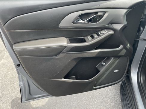 Used 2019 Chevrolet Traverse RS w/ LPO, 'HIT The Road' Package image 5