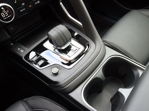 Certified 2024 Jaguar E-PACE R-Dynamic SE image 29