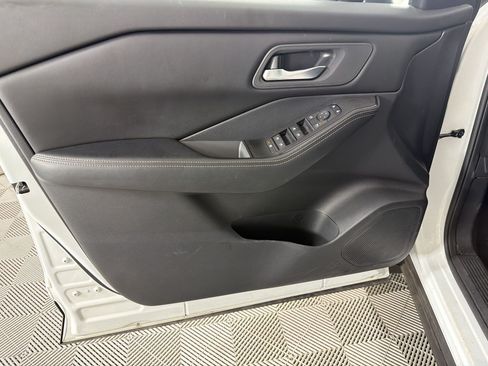 Used 2024 Nissan Rogue SV AWD/4WD image 27