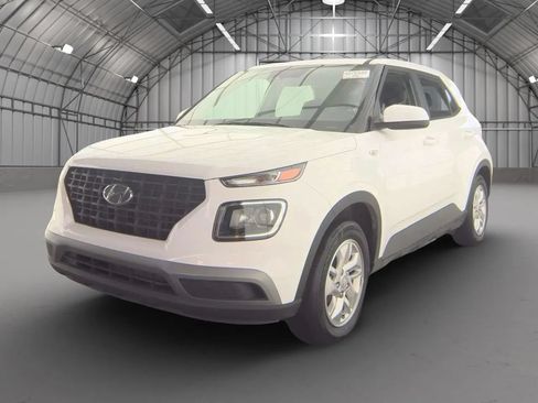 Used 2026 Hyundai Venue SE FWD image 2