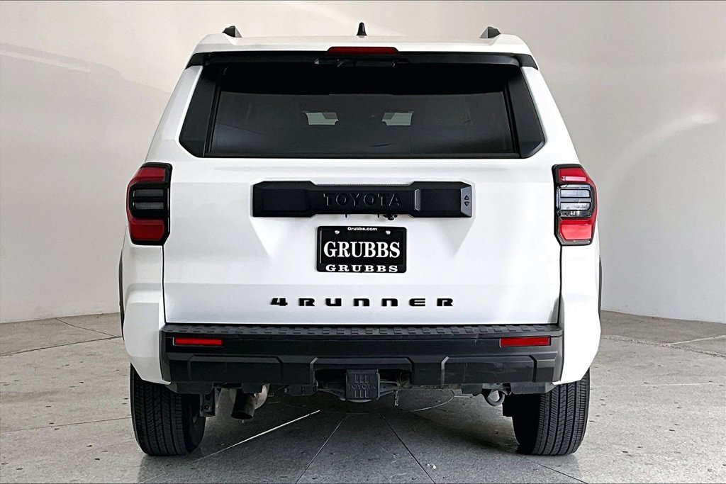Used 2025 Toyota 4Runner SR5 AWD/4WD image 4