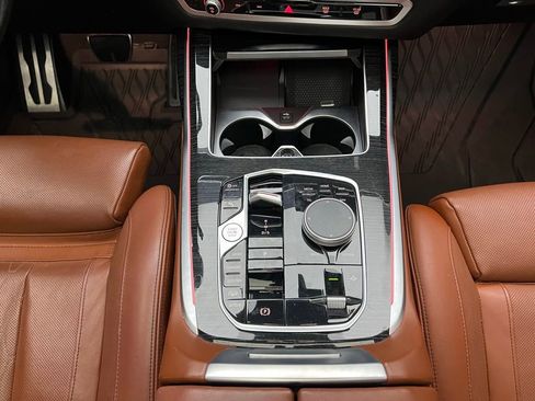 Used 2023 BMW X7 M60i image 13