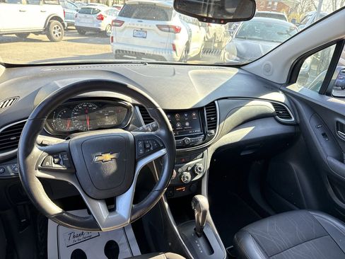 Used 2020 Chevrolet Trax LT w/ LT Convenience Package FWD image 27