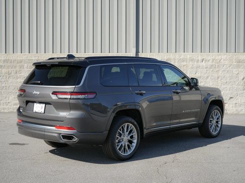 Used 2025 Jeep Grand Cherokee L Summit w/ Advanced Protech Group IV AWD/4WD image 18