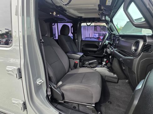 Used 2022 Jeep Gladiator Sport image 28