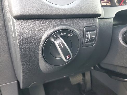 Used 2017 Volkswagen Tiguan S image 22