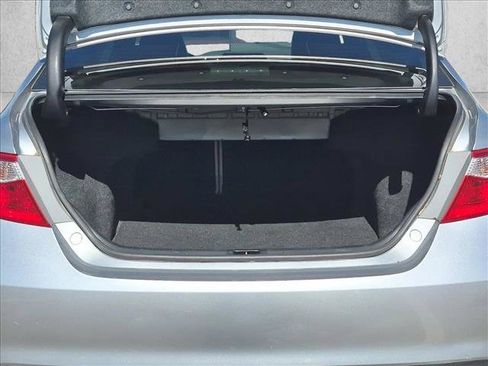 Used 2015 Toyota Camry SE FWD image 6