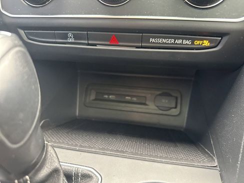 Used 2021 Volkswagen Atlas Cross Sport SE image 23