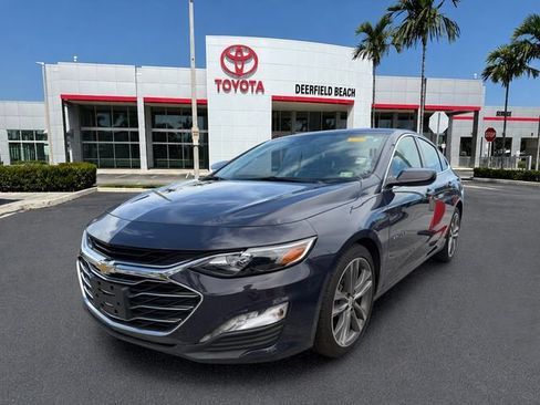 Used 2025 Chevrolet Malibu LT FWD image 2