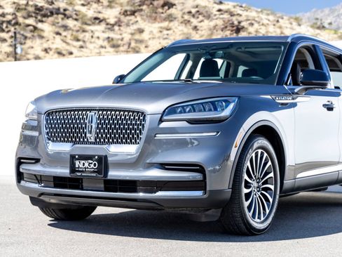 Used 2023 Lincoln Aviator Reserve w/ Class IV Trailer Tow Package RWD image 6