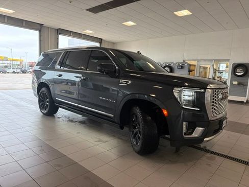 Used 2021 GMC Yukon XL Denali w/ Denali Premium Package AWD/4WD image 2