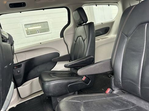 Certified 2017 Chrysler Pacifica Touring-L Plus image 9