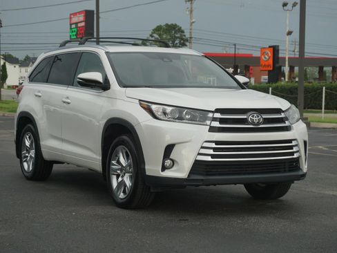 Used 2017 Toyota Highlander Limited AWD/4WD image 3