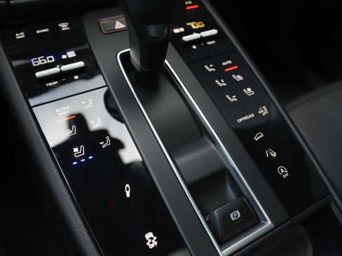 Certified 2026 Porsche Macan Turbo AWD/4WD image 24