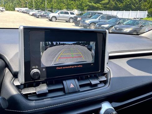 Used 2025 Toyota RAV4 XLE AWD/4WD image 19