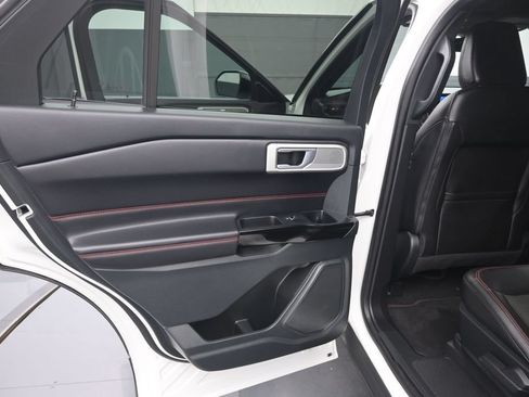 Used 2022 Ford Explorer ST-Line RWD image 12