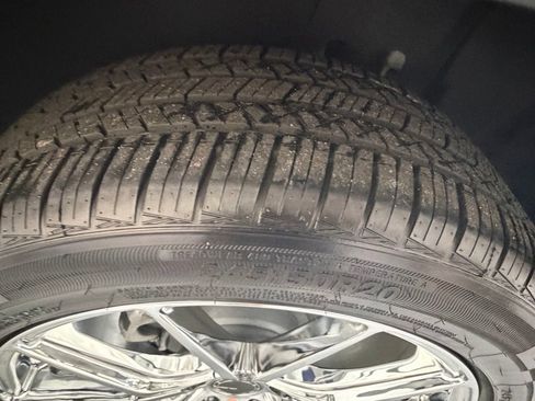 Used 2026 Chevrolet Equinox LT w/ Safety and Technology Package FWD image 10