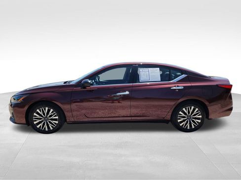 Used 2025 Nissan Altima 2.5 SV FWD image 5