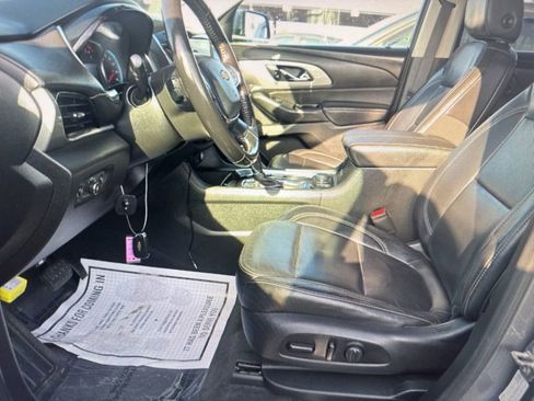 Used 2020 Chevrolet Traverse LT image 5