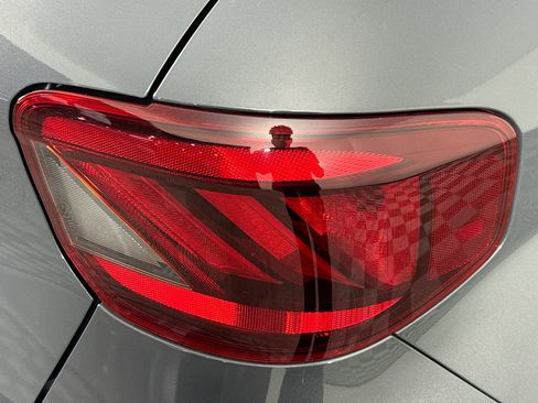 Used 2024 Hyundai Venue SEL image 41