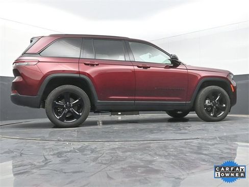 Used 2025 Jeep Grand Cherokee Limited w/ Luxury Tech Group II image 42