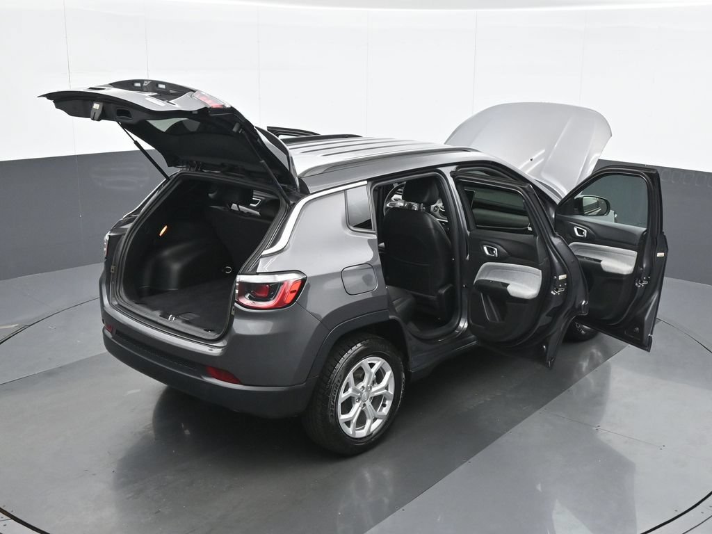 Used 2024 Jeep Compass Latitude AWD/4WD image 39