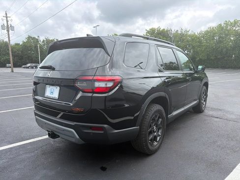 Certified 2024 Honda Pilot TrailSport image 5