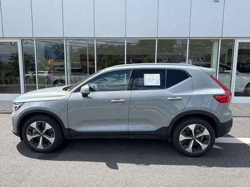 Certified 2025 Volvo XC40 B5 Plus AWD/4WD image 2